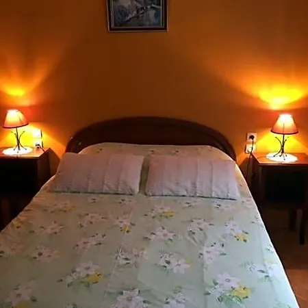 Les D'ebalet Bed & Breakfast 3*